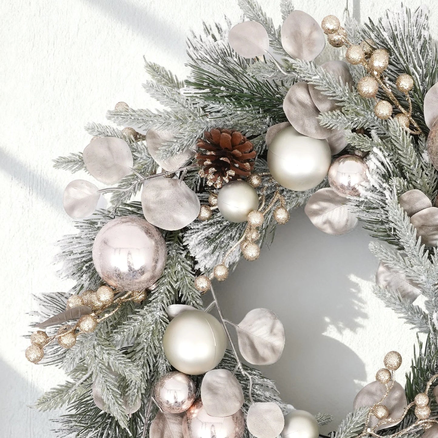 Durable Outdoor Christmas Wreath  Shatterproof Ball Decorated on Mixed Pine for All-Weather Front Door